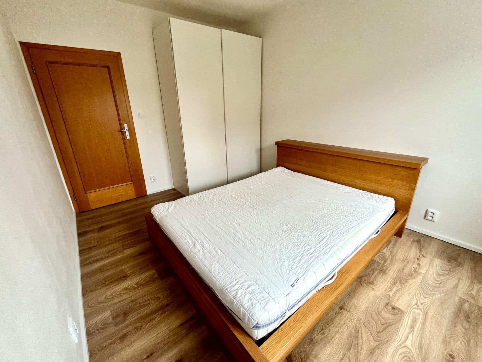 Prenájom bytu 2-izbový 56 m², Jeseniova, Praha, Praha Prenájom bytu 2-izbový 56 m², Jeseniova, Praha, Praha