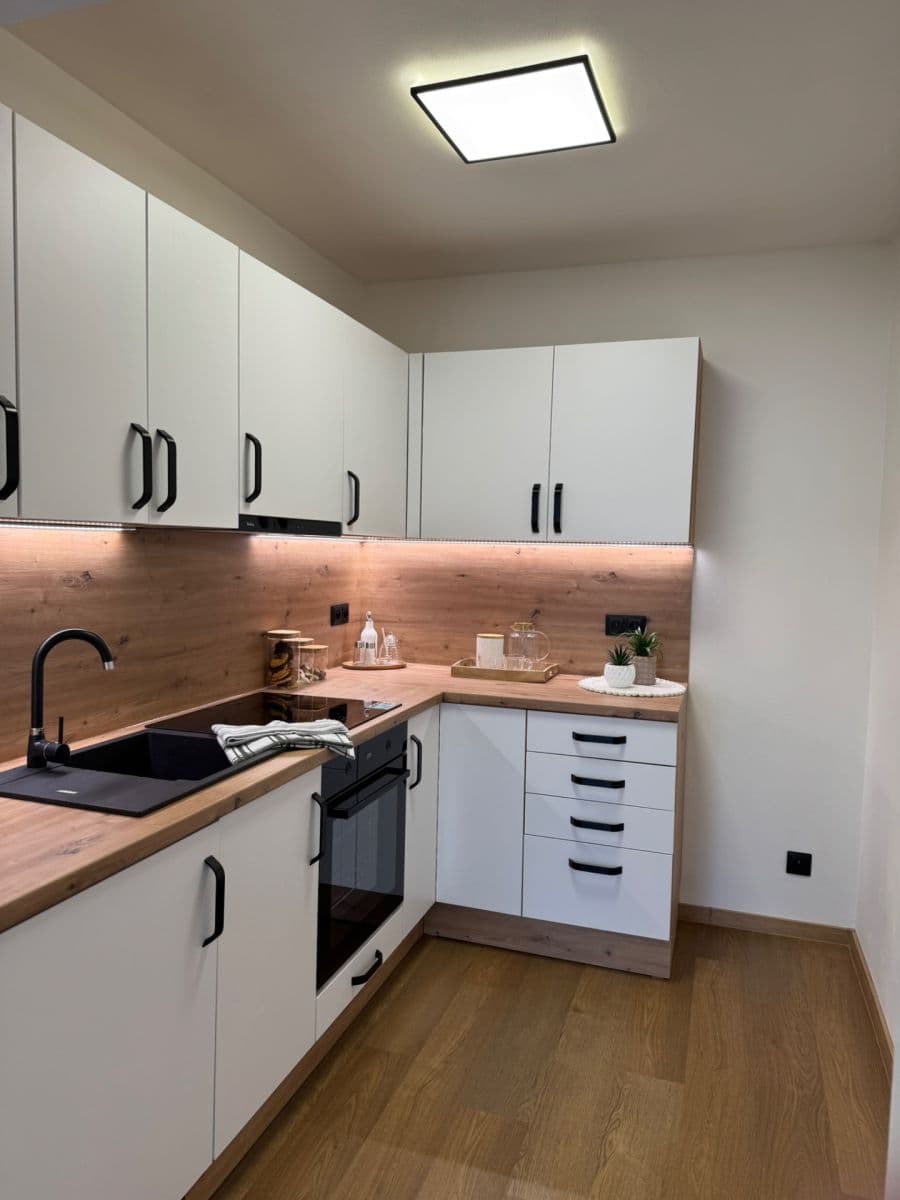 Prenájom bytu 2-izbový 49 m², Rozmarýnová, Most, Ústecký kraj Prenájom bytu 2-izbový 49 m², Rozmarýnová, Most, Ústecký kraj
