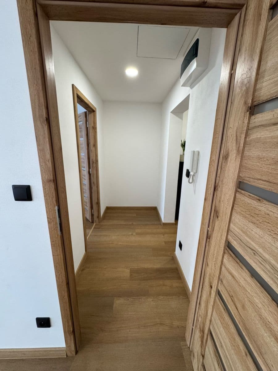 Prenájom bytu 2-izbový 49 m², Rozmarýnová, Most, Ústecký kraj Prenájom bytu 2-izbový 49 m², Rozmarýnová, Most, Ústecký kraj