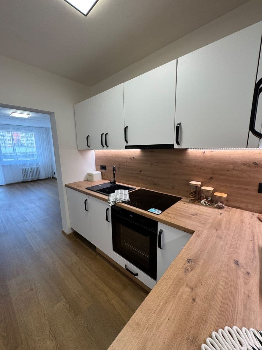 Prenájom bytu 2-izbový 49 m², Rozmarýnová, Most, Ústecký kraj Prenájom bytu 2-izbový 49 m², Rozmarýnová, Most, Ústecký kraj