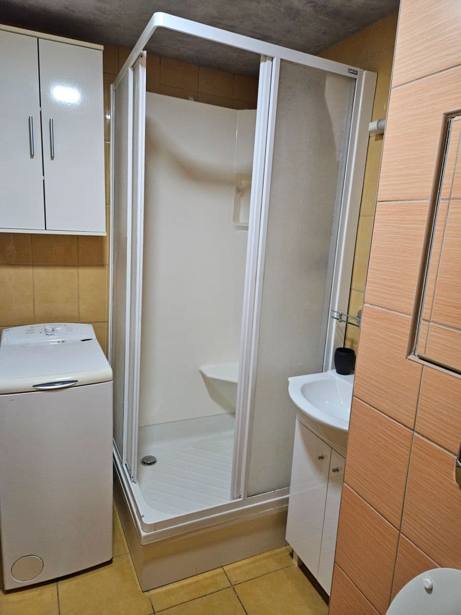 Prenájom bytu 2-izbový 65 m², Matušova, Rumburk, Ústecký kraj Prenájom bytu 2-izbový 65 m², Matušova, Rumburk, Ústecký kraj
