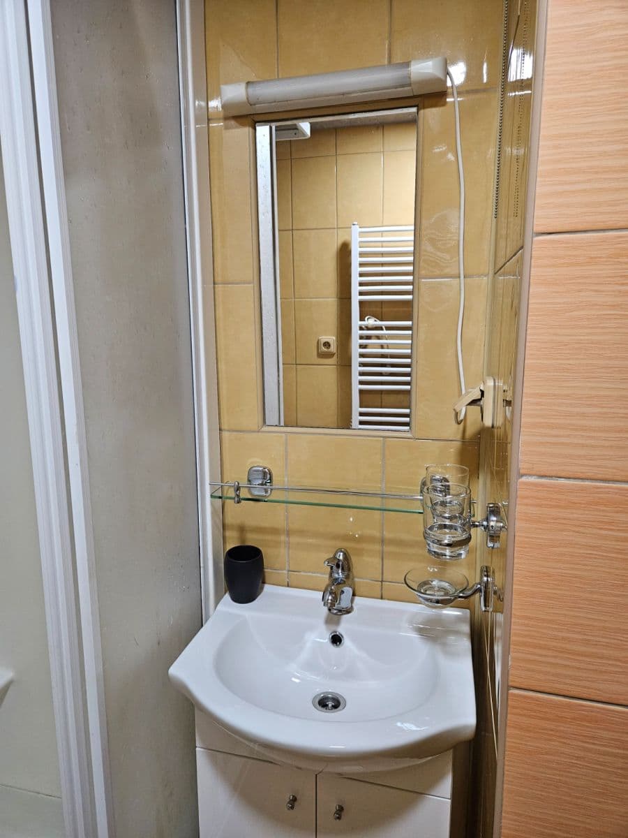 Prenájom bytu 2-izbový 65 m², Matušova, Rumburk, Ústecký kraj Prenájom bytu 2-izbový 65 m², Matušova, Rumburk, Ústecký kraj