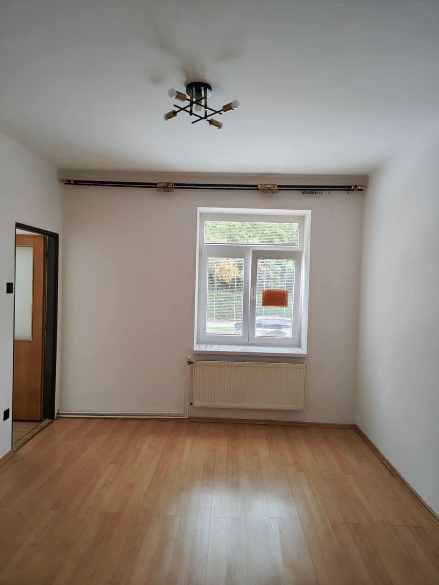 Prenájom bytu 3-izbový 60 m², Čáslavská, Chrudim, Pardubický kraj Prenájom bytu 3-izbový 60 m², Čáslavská, Chrudim, Pardubický kraj