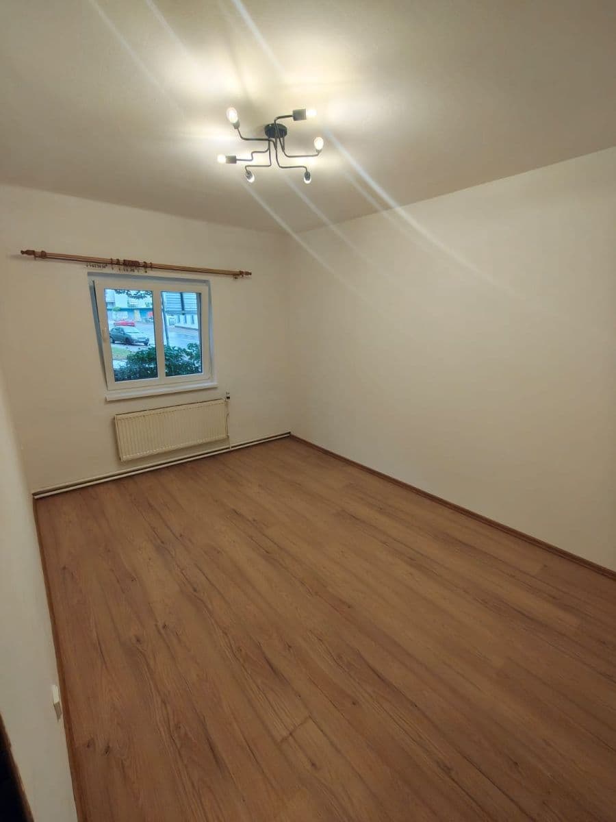 Prenájom bytu 3-izbový 60 m², Čáslavská, Chrudim, Pardubický kraj Prenájom bytu 3-izbový 60 m², Čáslavská, Chrudim, Pardubický kraj