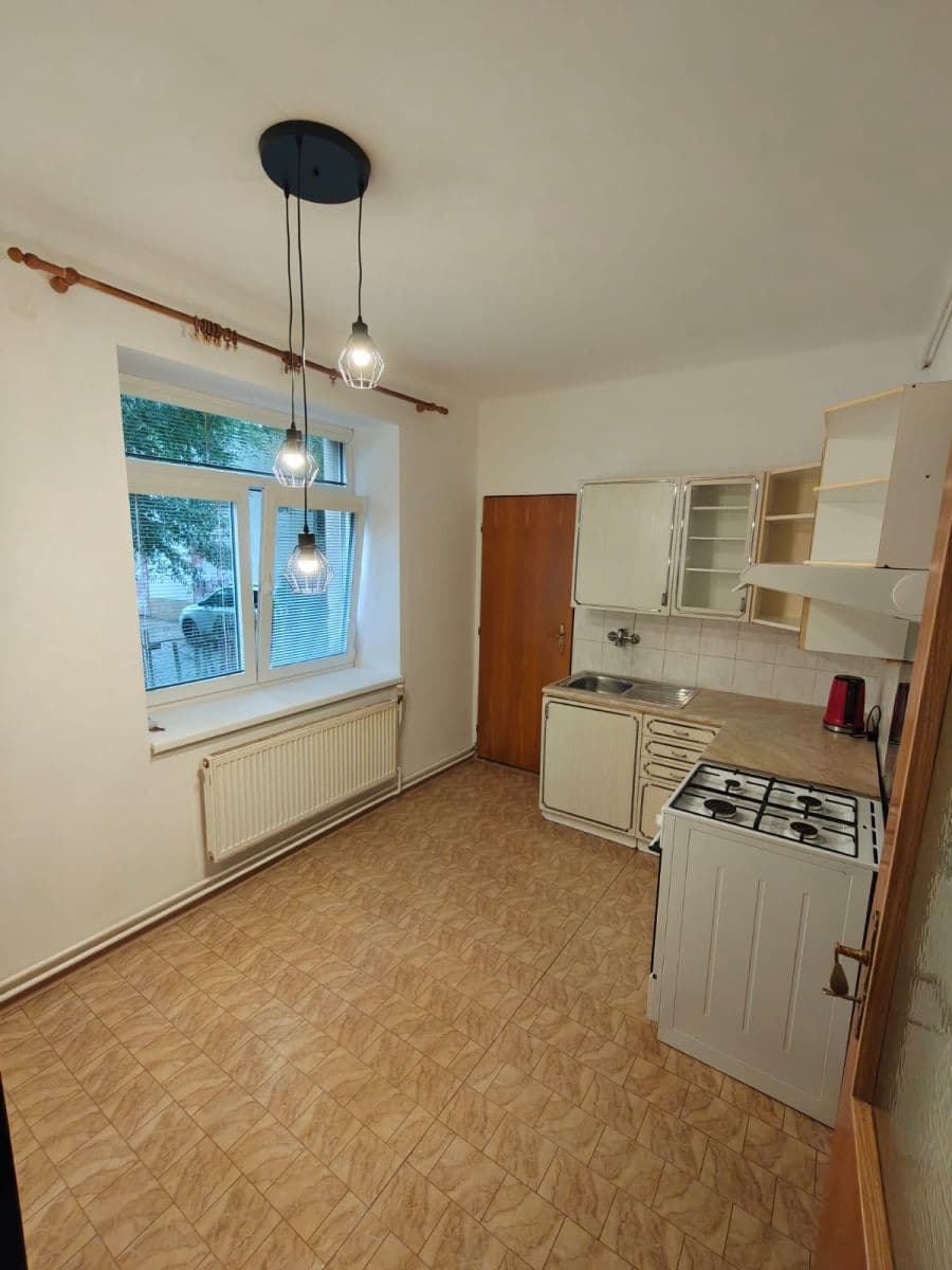 Prenájom bytu 3-izbový 60 m², Čáslavská, Chrudim, Pardubický kraj Prenájom bytu 3-izbový 60 m², Čáslavská, Chrudim, Pardubický kraj