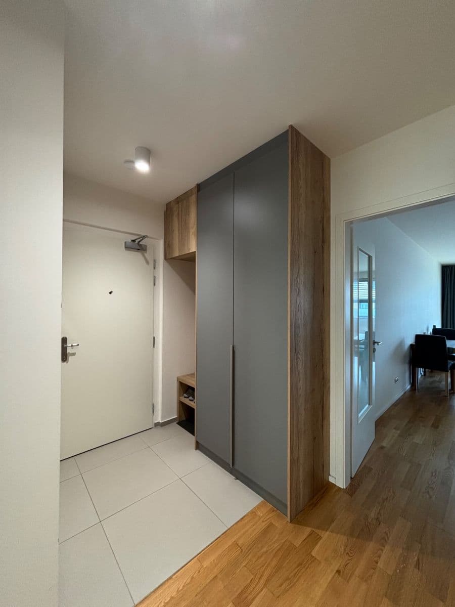 Prenájom bytu 3-izbový 71 m², Krásova, Praha, Praha Prenájom bytu 3-izbový 71 m², Krásova, Praha, Praha