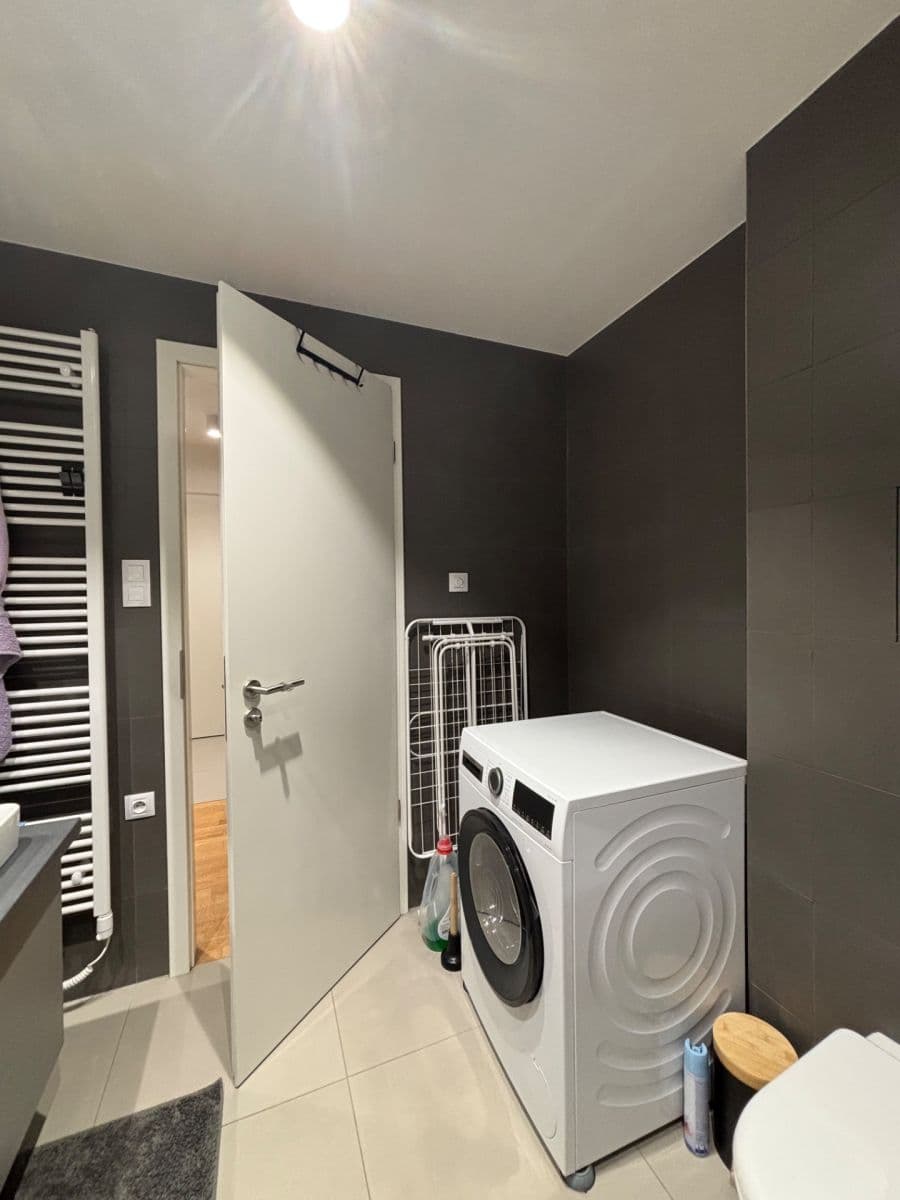 Prenájom bytu 3-izbový 71 m², Krásova, Praha, Praha Prenájom bytu 3-izbový 71 m², Krásova, Praha, Praha