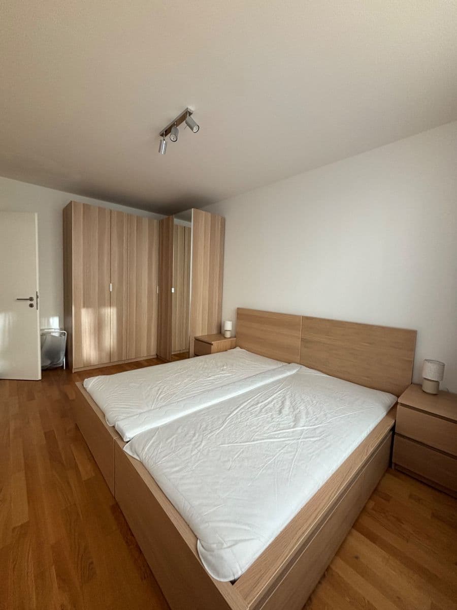 Prenájom bytu 3-izbový 71 m², Krásova, Praha, Praha Prenájom bytu 3-izbový 71 m², Krásova, Praha, Praha