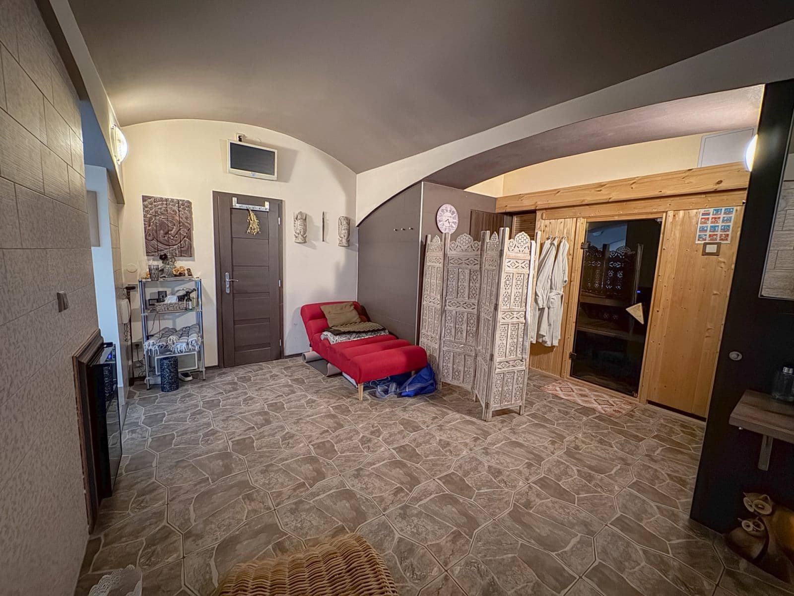 Prenájom nebytového priestoru 40 m², Ke dvoru, Černolice, Středočeský kraj Prenájom nebytového priestoru 40 m², Ke dvoru, Černolice, Středočeský kraj