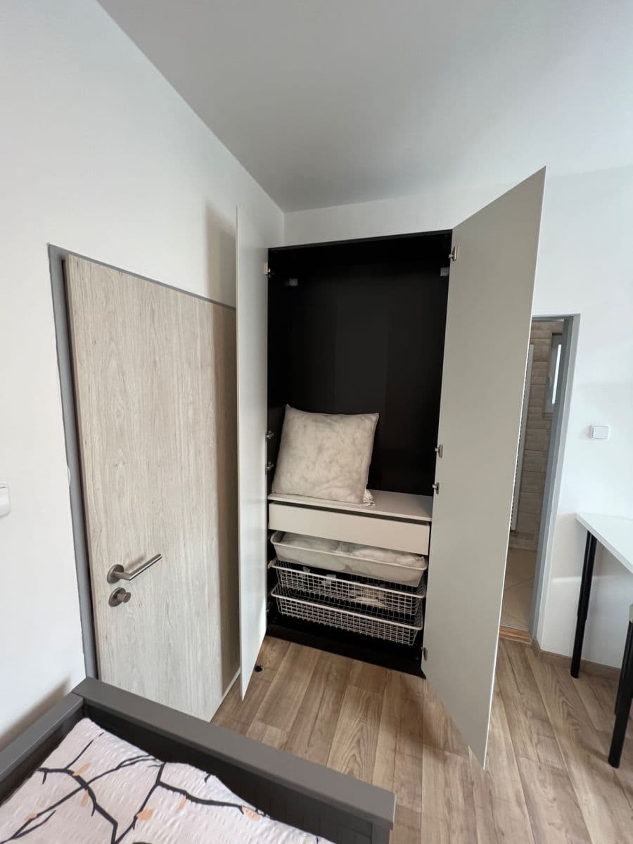 Prenájom bytu 1-izbový 40 m², Náchodská, Praha, Praha Prenájom bytu 1-izbový 40 m², Náchodská, Praha, Praha