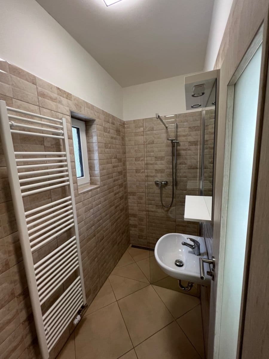 Prenájom bytu 1-izbový 40 m², Náchodská, Praha, Praha Prenájom bytu 1-izbový 40 m², Náchodská, Praha, Praha