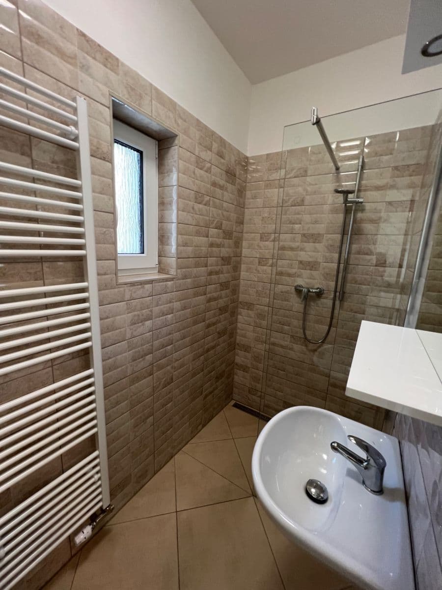 Prenájom bytu 1-izbový 40 m², Náchodská, Praha, Praha Prenájom bytu 1-izbový 40 m², Náchodská, Praha, Praha