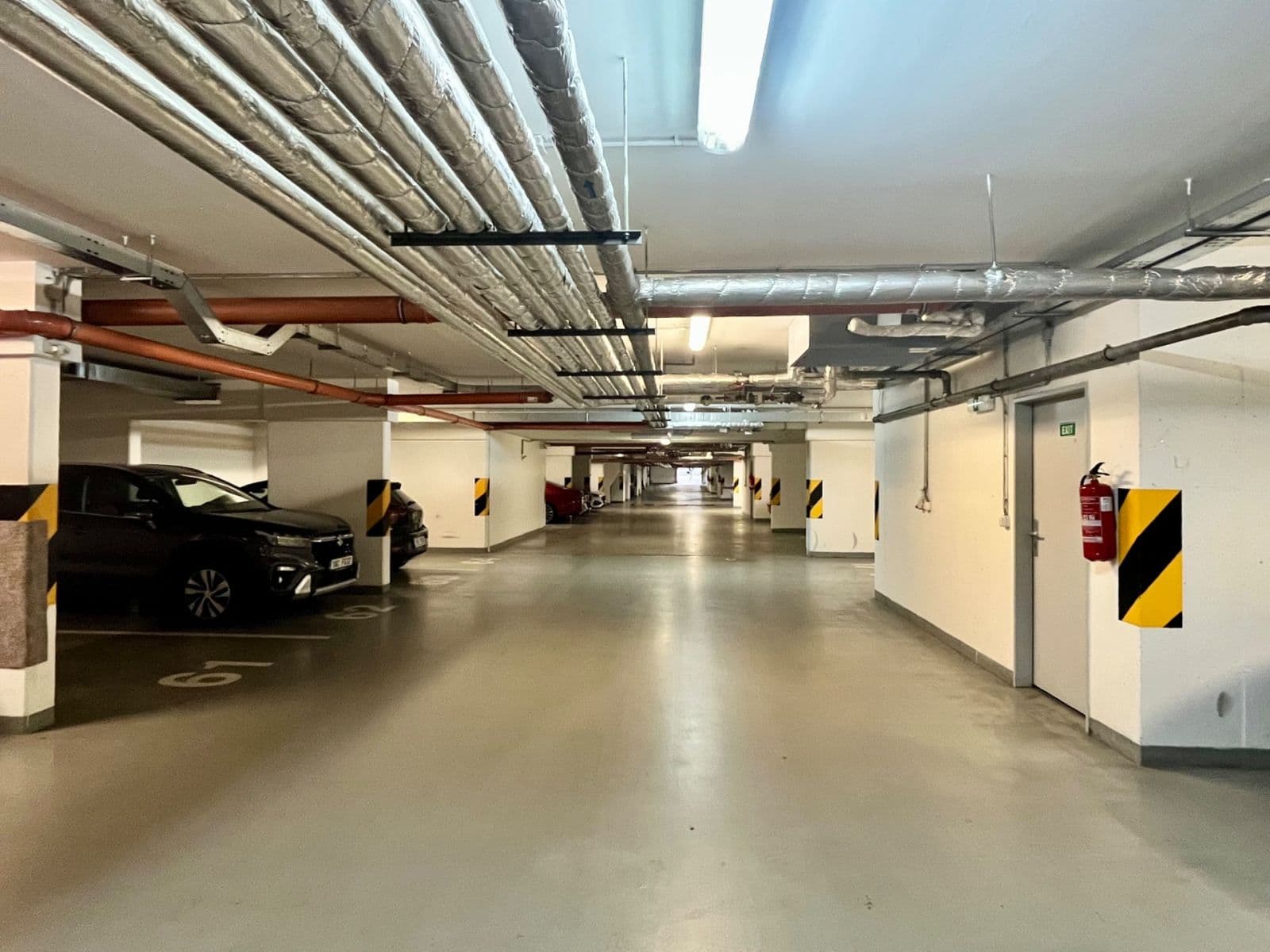 Prenájom garáže 11 m², Názovská, Praha, Praha Prenájom garáže 11 m², Názovská, Praha, Praha