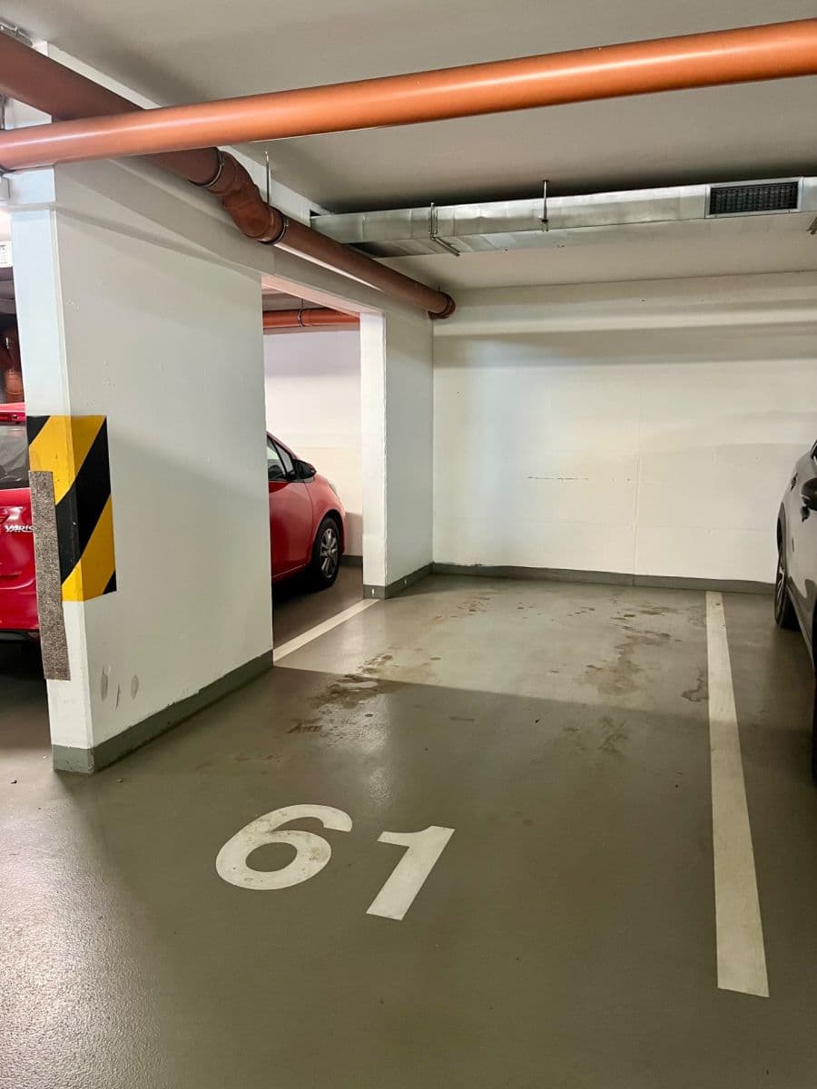 Prenájom garáže 11 m², Názovská, Praha, Praha Prenájom garáže 11 m², Názovská, Praha, Praha