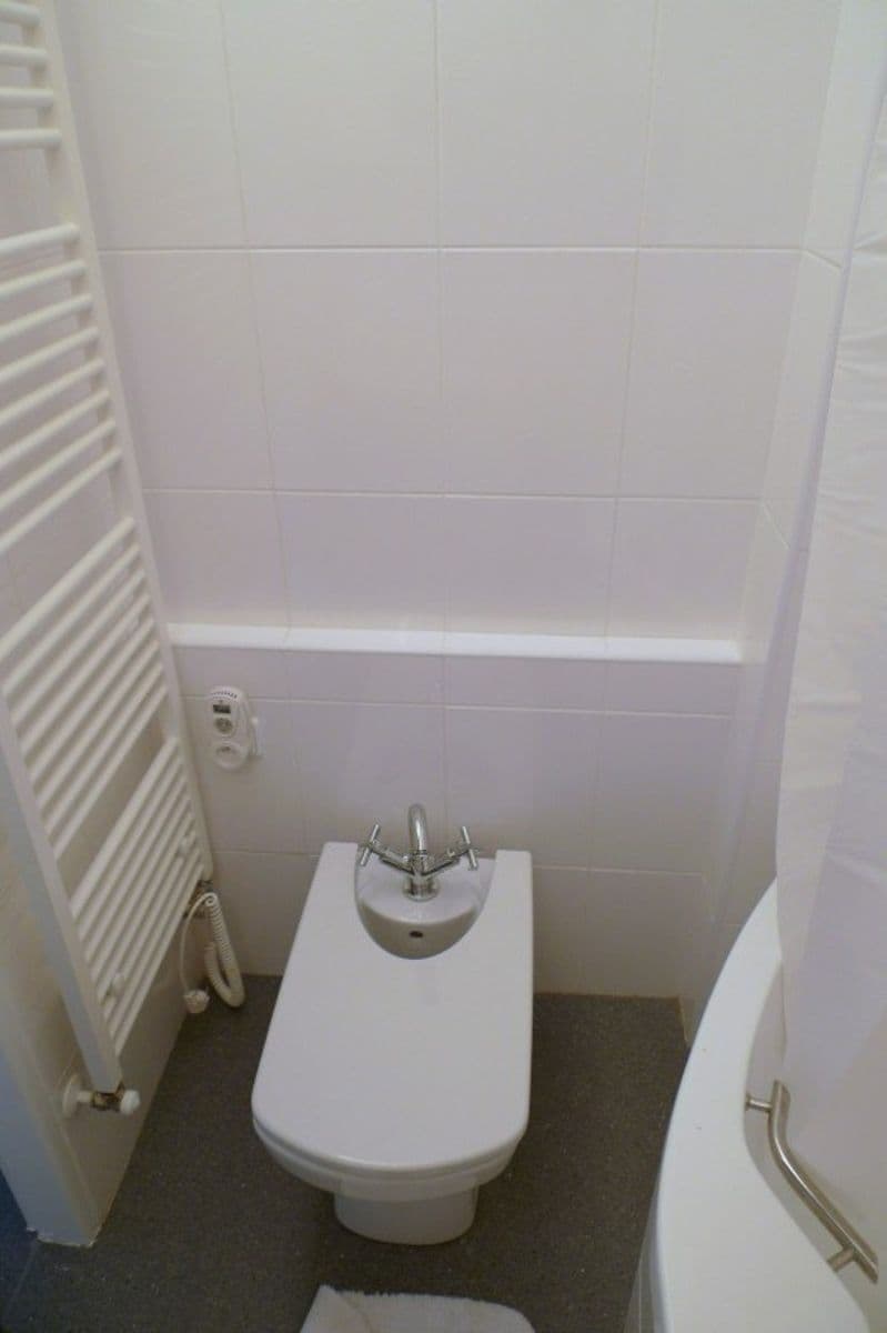 Prenájom bytu 3-izbový 77 m², Hájenská, Praha, Praha Prenájom bytu 3-izbový 77 m², Hájenská, Praha, Praha