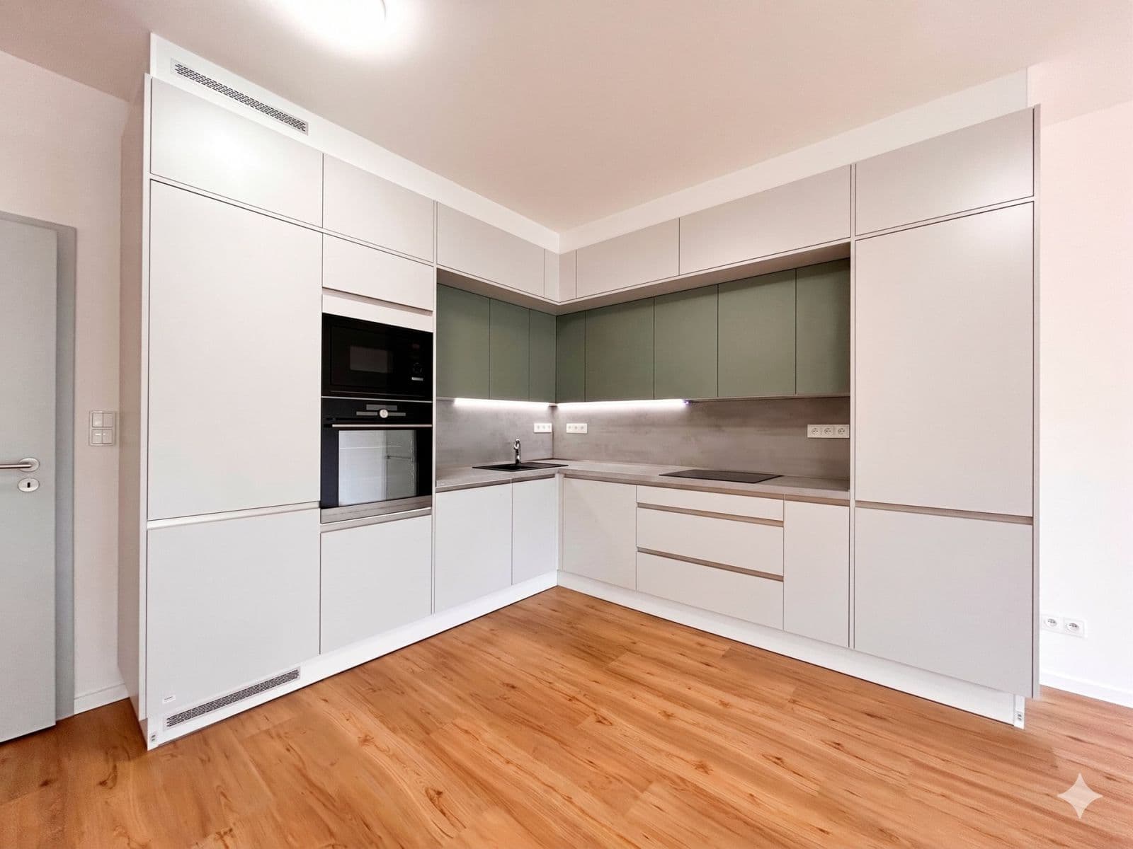 Prenájom bytu 3-izbový 90 m², Suchánkova, Benešov, Středočeský kraj Prenájom bytu 3-izbový 90 m², Suchánkova, Benešov, Středočeský kraj