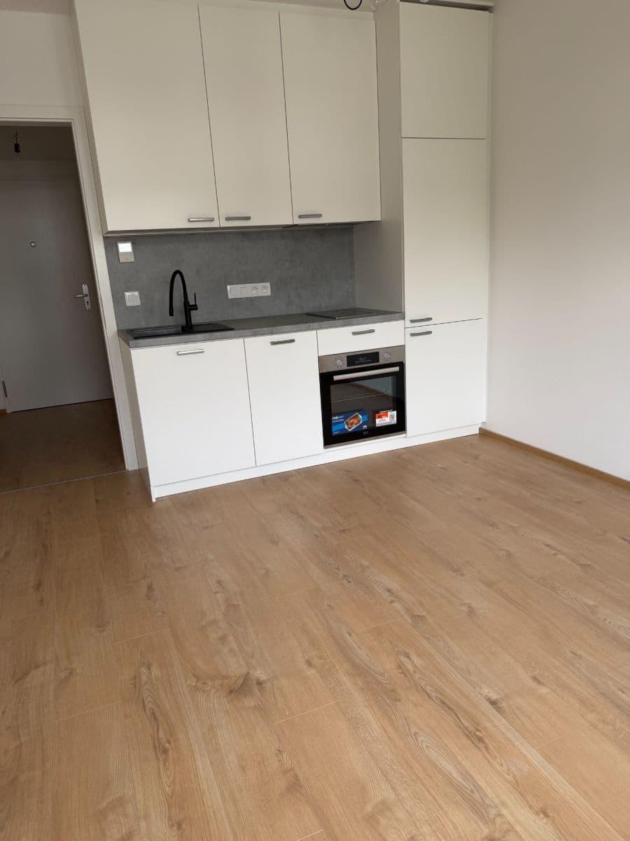 Prenájom bytu 1-izbový 28 m², Blažimská, Praha, Praha Prenájom bytu 1-izbový 28 m², Blažimská, Praha, Praha