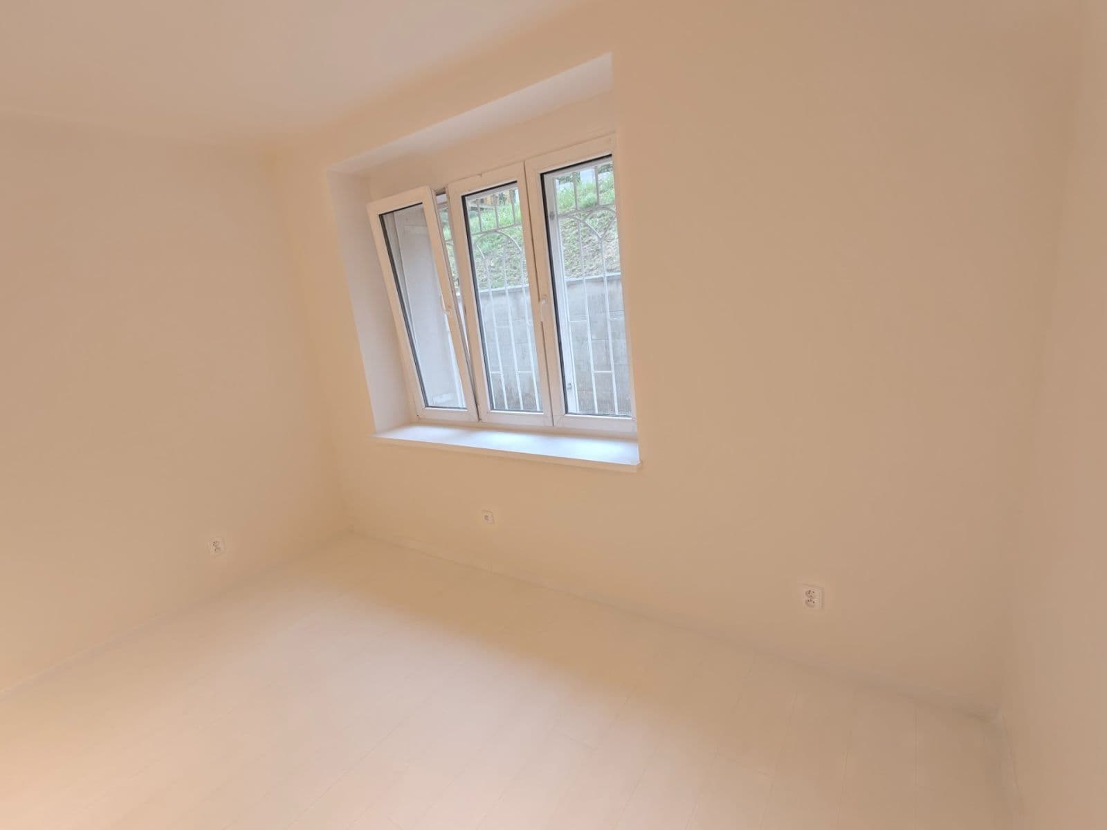 Prenájom bytu 2-izbový 42 m², Křížová, Praha, Praha Prenájom bytu 2-izbový 42 m², Křížová, Praha, Praha