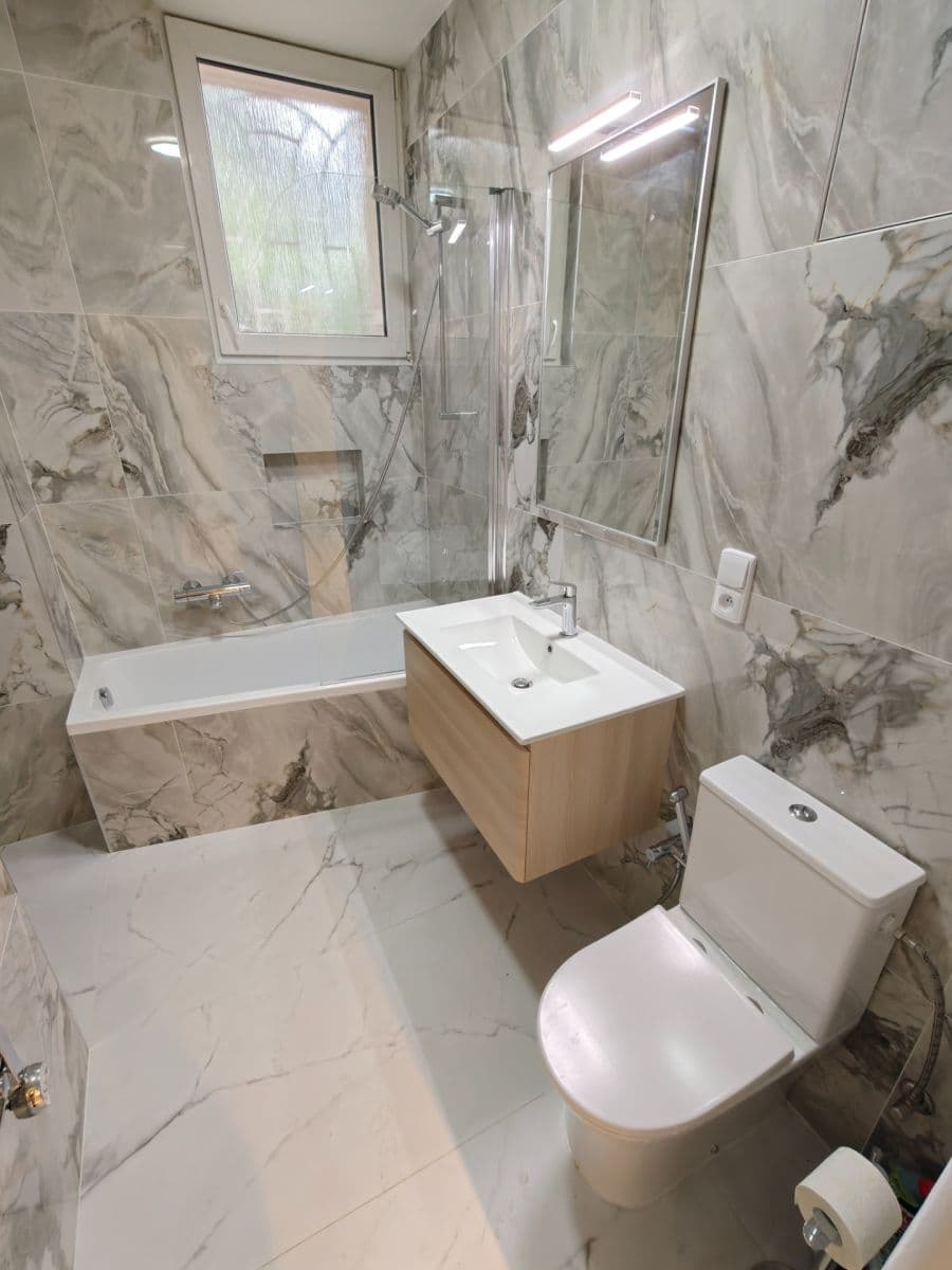 Prenájom bytu 2-izbový 42 m², Křížová, Praha, Praha Prenájom bytu 2-izbový 42 m², Křížová, Praha, Praha