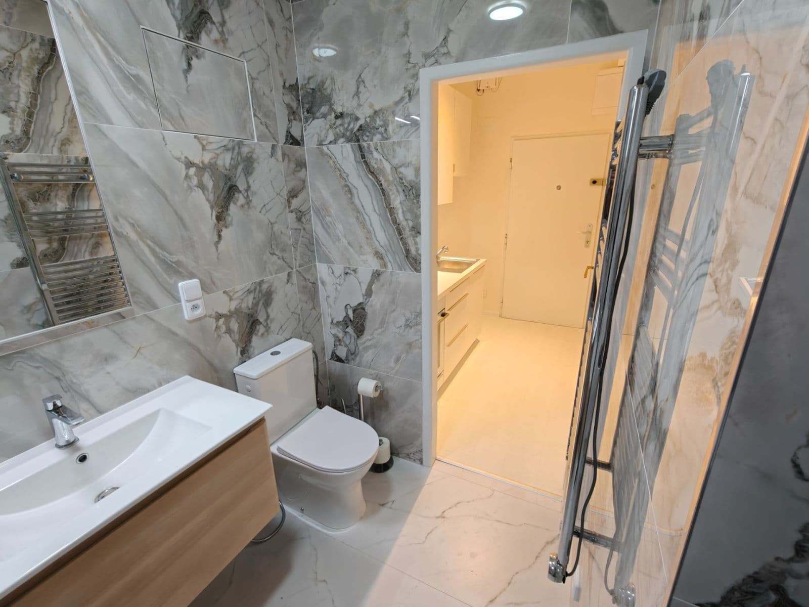 Prenájom bytu 2-izbový 42 m², Křížová, Praha, Praha Prenájom bytu 2-izbový 42 m², Křížová, Praha, Praha