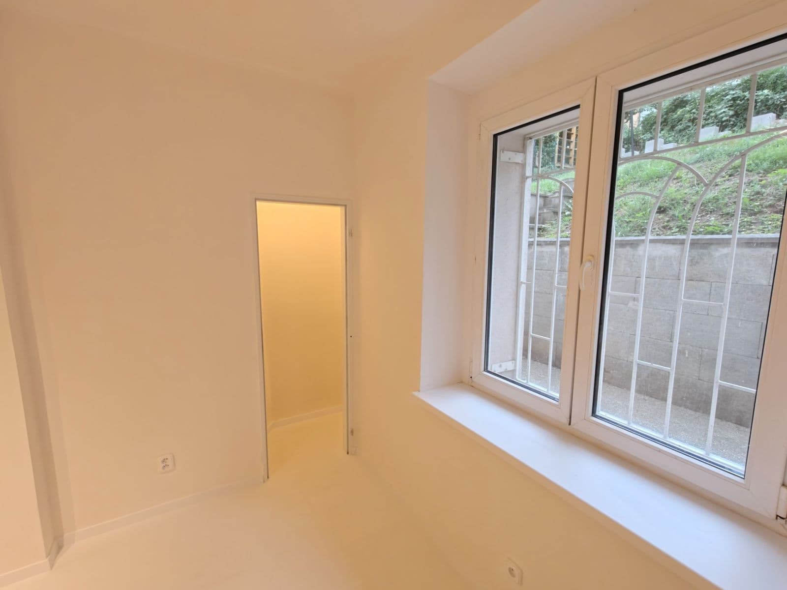Prenájom bytu 2-izbový 42 m², Křížová, Praha, Praha Prenájom bytu 2-izbový 42 m², Křížová, Praha, Praha