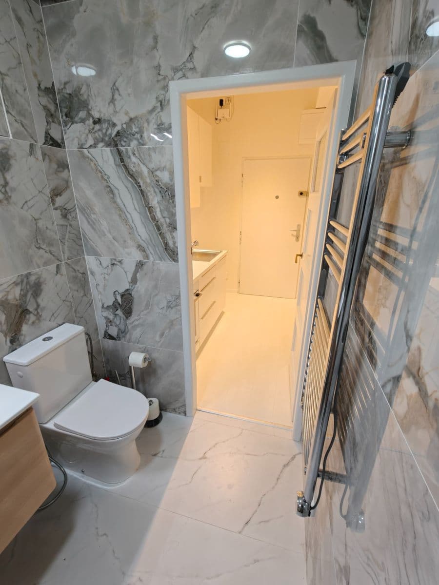 Prenájom bytu 2-izbový 42 m², Křížová, Praha, Praha Prenájom bytu 2-izbový 42 m², Křížová, Praha, Praha