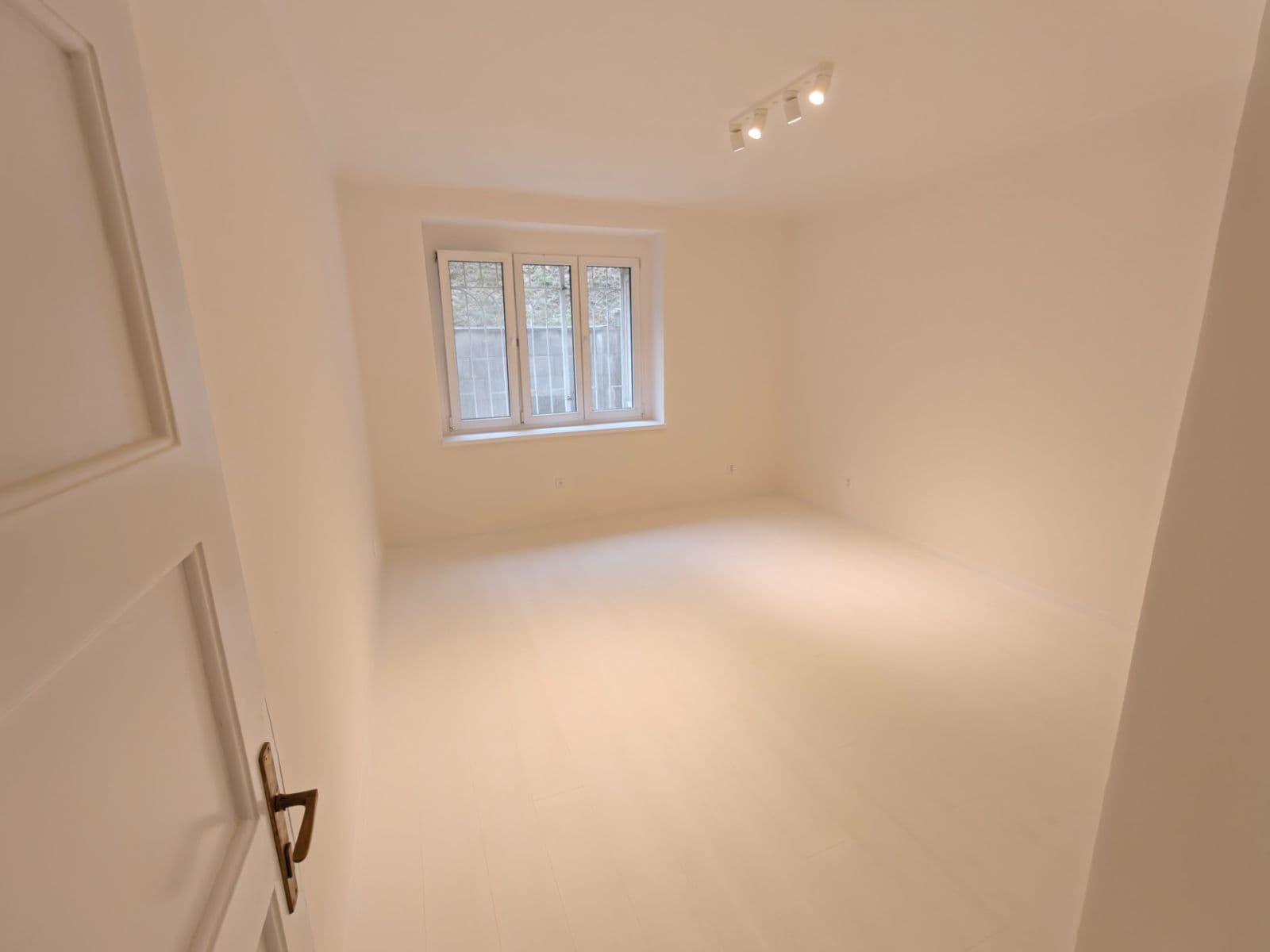 Prenájom bytu 2-izbový 42 m², Křížová, Praha, Praha Prenájom bytu 2-izbový 42 m², Křížová, Praha, Praha