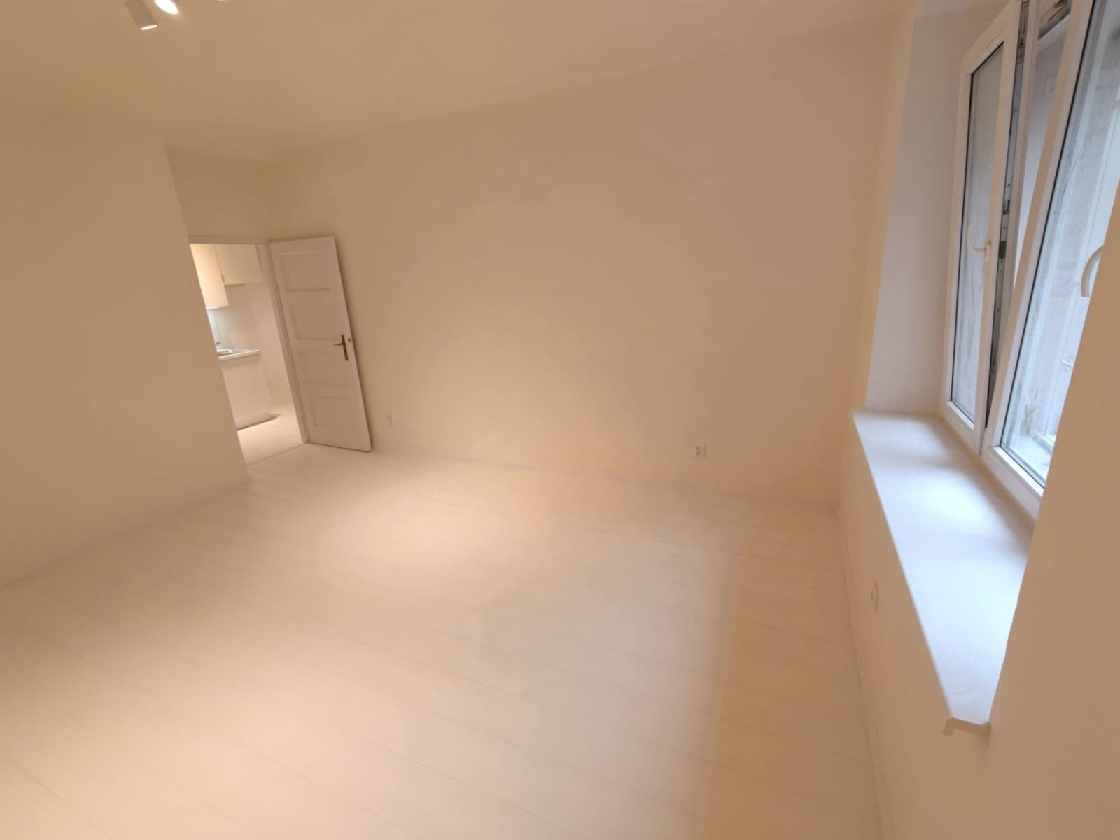 Prenájom bytu 2-izbový 42 m², Křížová, Praha, Praha Prenájom bytu 2-izbový 42 m², Křížová, Praha, Praha