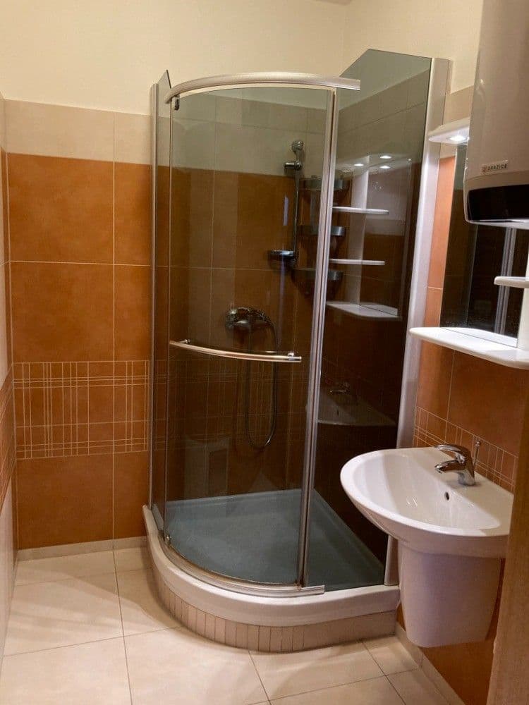 Prenájom bytu 1-izbový 42 m², U Jezerky, Praha, Praha Prenájom bytu 1-izbový 42 m², U Jezerky, Praha, Praha