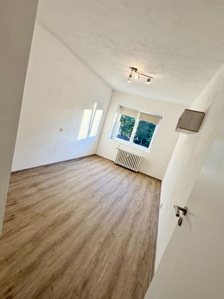 Prenájom bytu 4-izbový 80 m², Obora, Vlašim, Středočeský kraj Prenájom bytu 4-izbový 80 m², Obora, Vlašim, Středočeský kraj