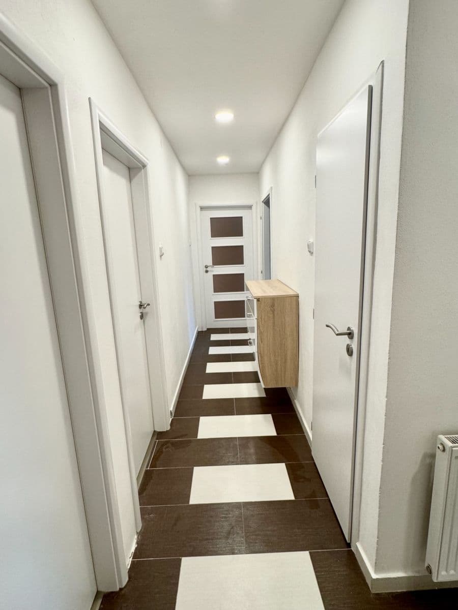 Prenájom bytu 4-izbový 80 m², Obora, Vlašim, Středočeský kraj Prenájom bytu 4-izbový 80 m², Obora, Vlašim, Středočeský kraj