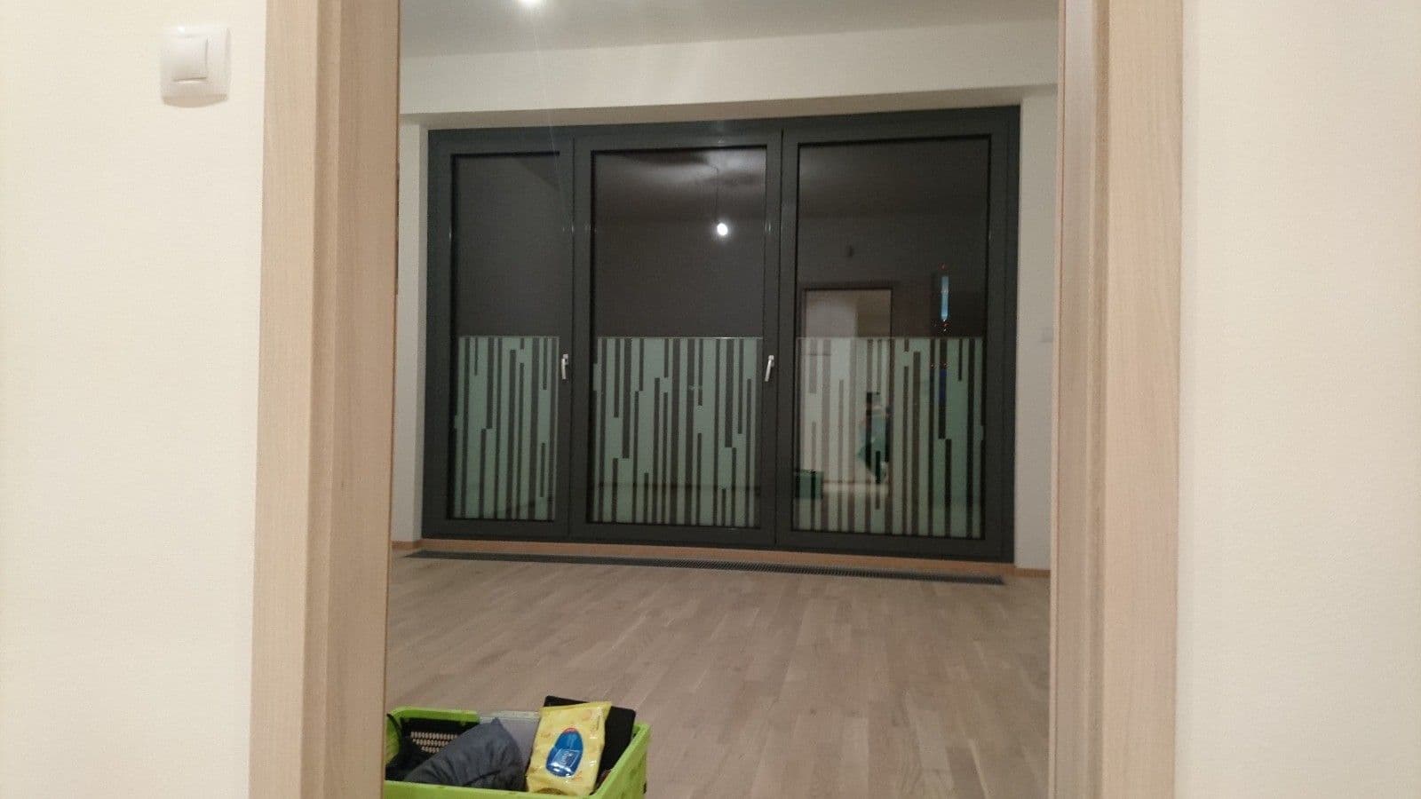 Prenájom bytu 3-izbový 101 m², Olšanská, Praha, Praha Prenájom bytu 3-izbový 101 m², Olšanská, Praha, Praha