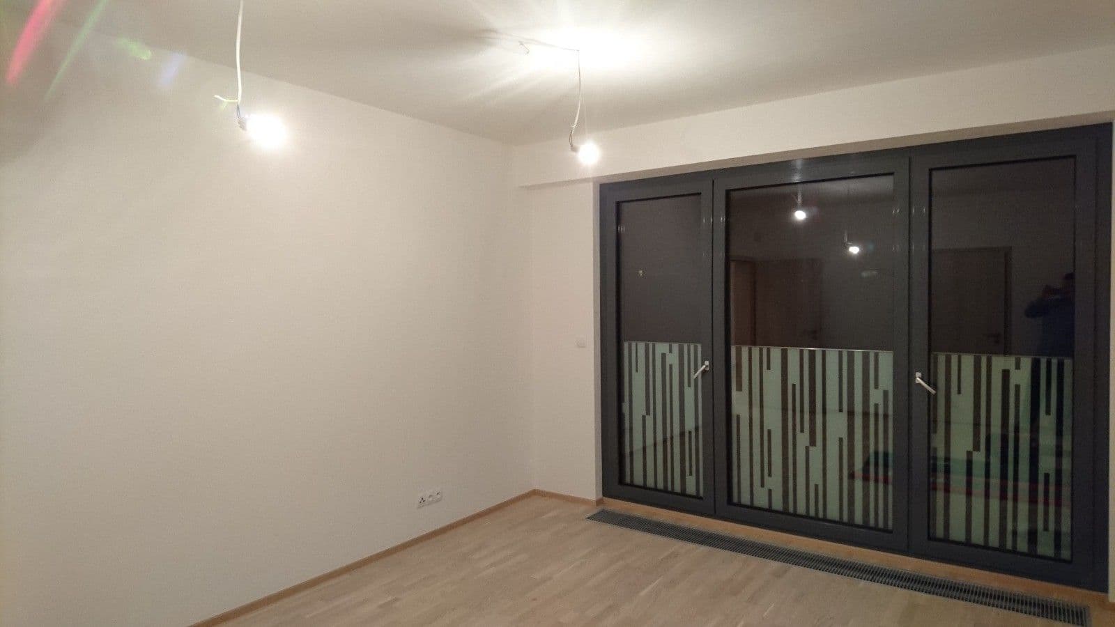 Prenájom bytu 3-izbový 101 m², Olšanská, Praha, Praha Prenájom bytu 3-izbový 101 m², Olšanská, Praha, Praha