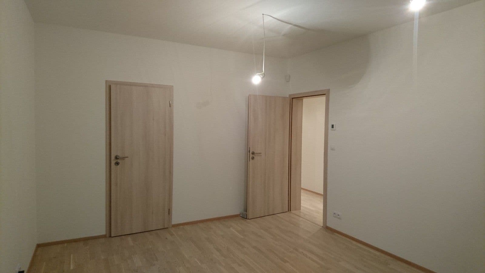 Prenájom bytu 3-izbový 101 m², Olšanská, Praha, Praha Prenájom bytu 3-izbový 101 m², Olšanská, Praha, Praha