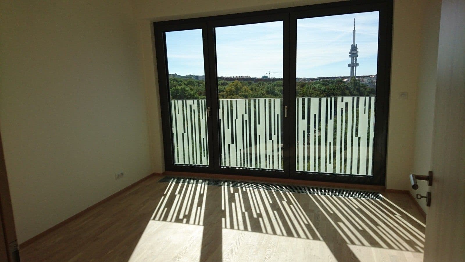 Prenájom bytu 3-izbový 101 m², Olšanská, Praha, Praha Prenájom bytu 3-izbový 101 m², Olšanská, Praha, Praha