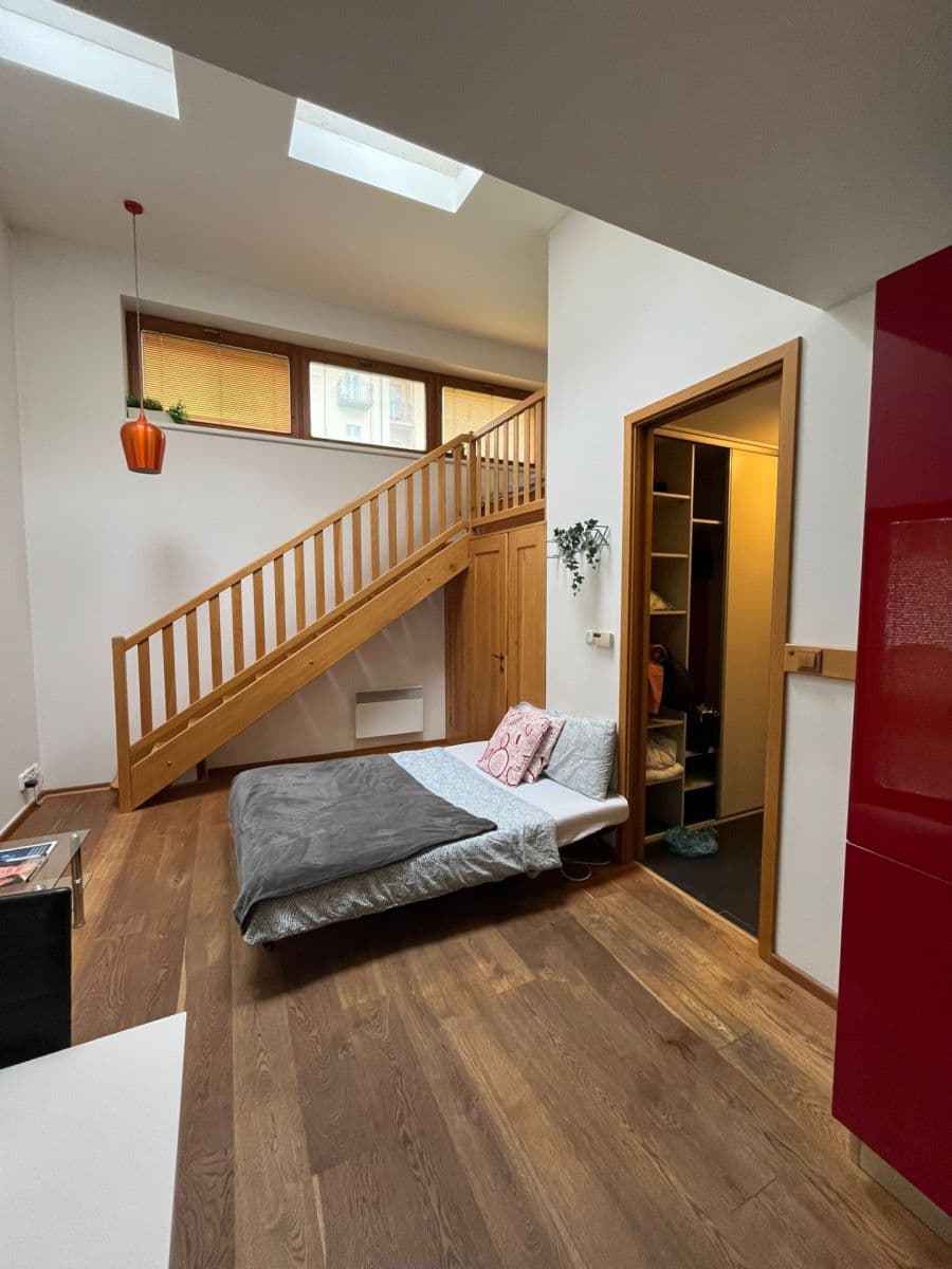 Prenájom bytu 1-izbový 45 m², Uruguayská, Praha, Praha Prenájom bytu 1-izbový 45 m², Uruguayská, Praha, Praha