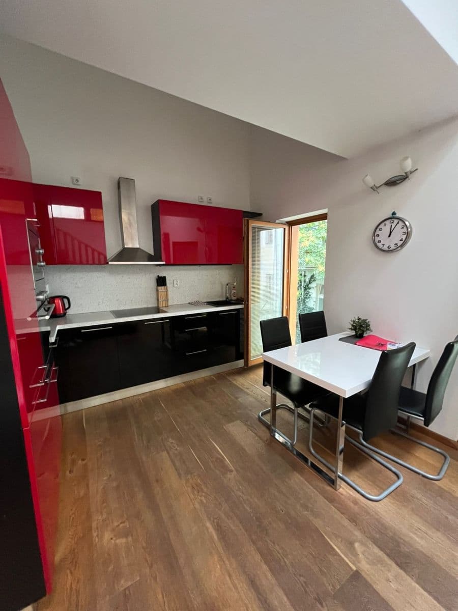 Prenájom bytu 1-izbový 45 m², Uruguayská, Praha, Praha Prenájom bytu 1-izbový 45 m², Uruguayská, Praha, Praha