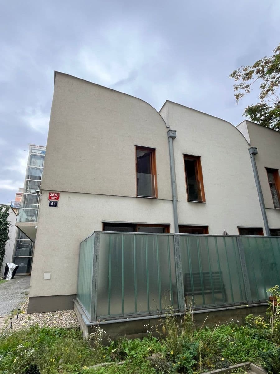 Prenájom bytu 1-izbový 45 m², Uruguayská, Praha, Praha Prenájom bytu 1-izbový 45 m², Uruguayská, Praha, Praha