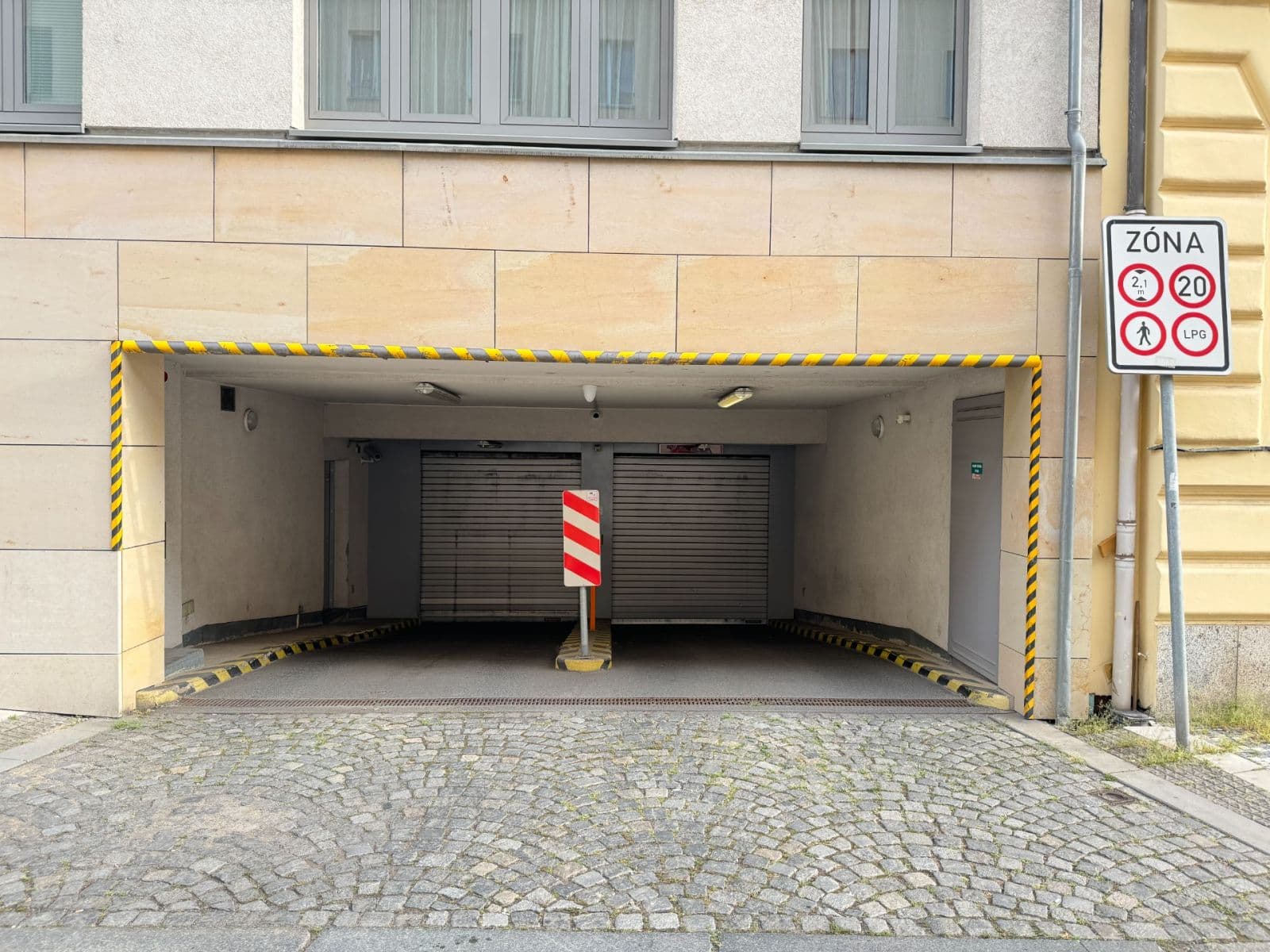 Prenájom garáže 15 m², Karla Engliše, Praha, Praha Prenájom garáže 15 m², Karla Engliše, Praha, Praha