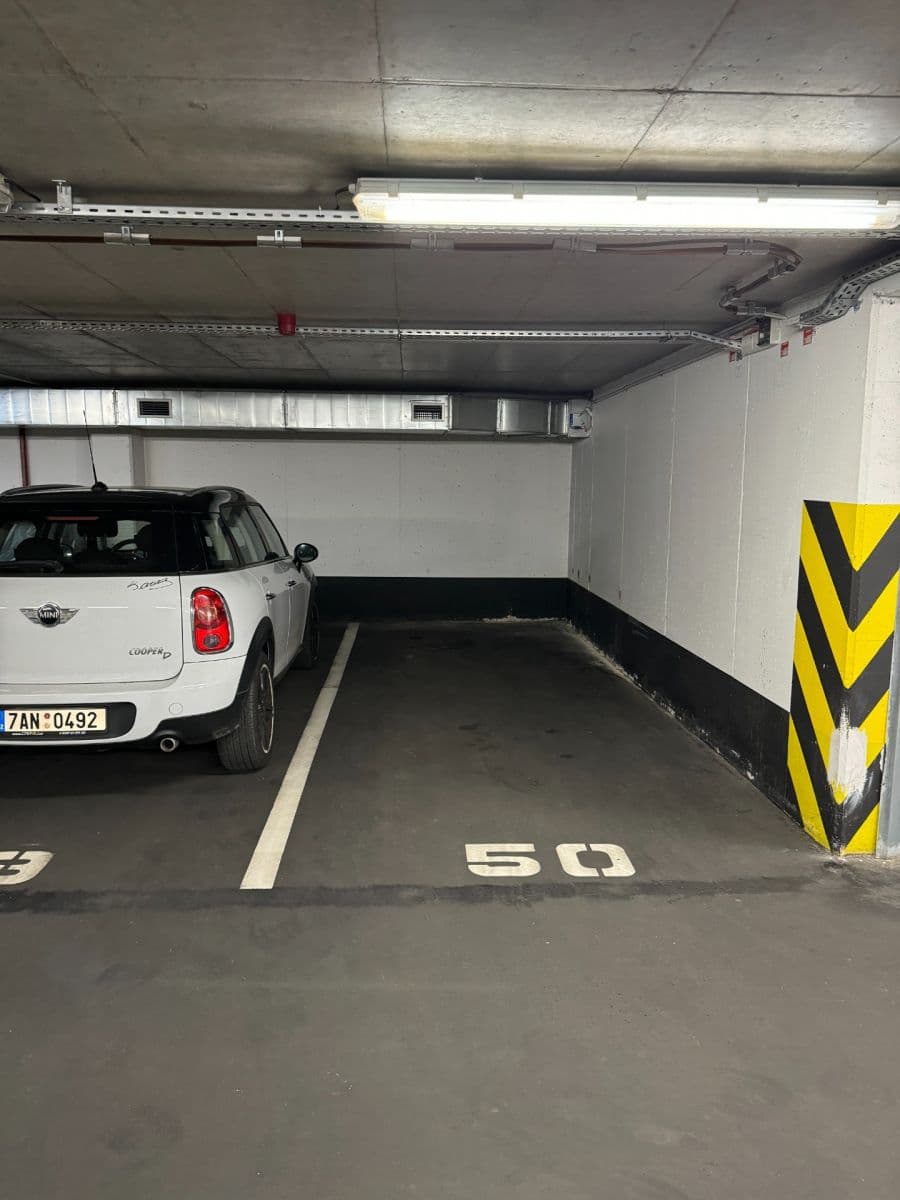 Prenájom garáže 15 m², Karla Engliše, Praha, Praha Prenájom garáže 15 m², Karla Engliše, Praha, Praha