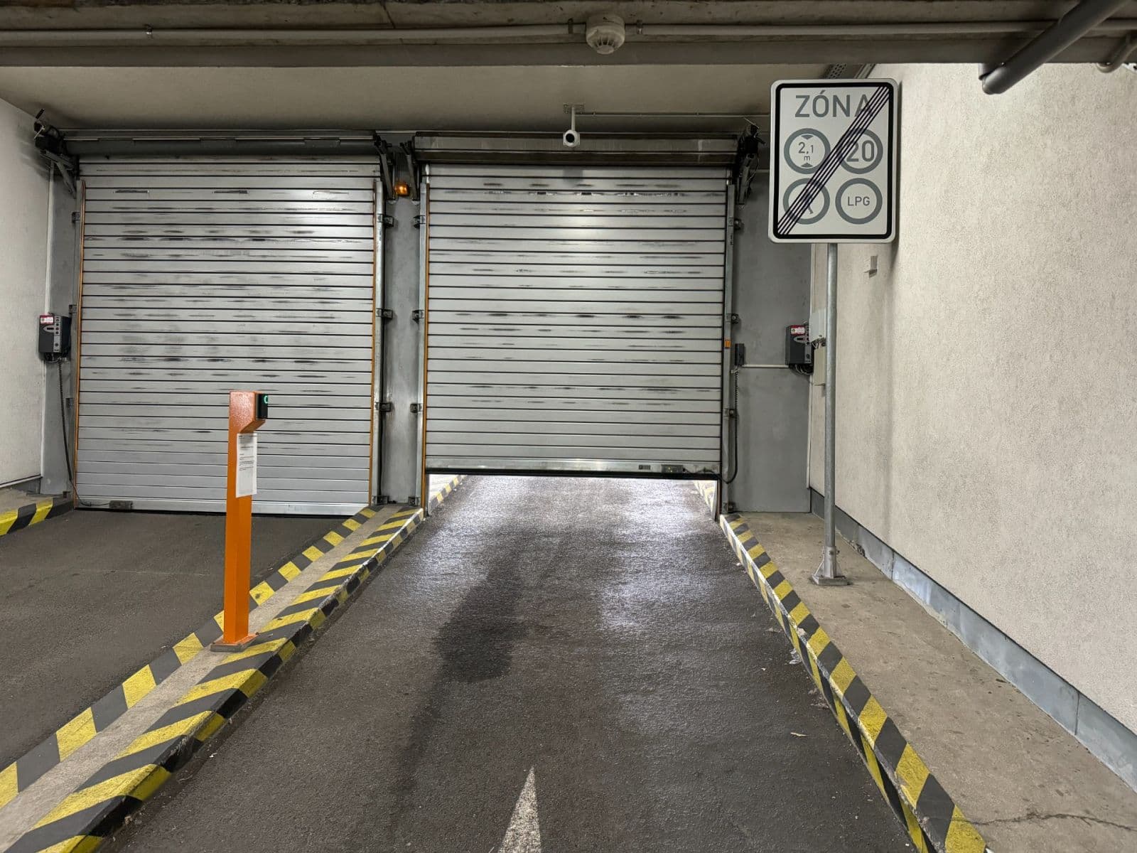 Prenájom garáže 15 m², Karla Engliše, Praha, Praha Prenájom garáže 15 m², Karla Engliše, Praha, Praha