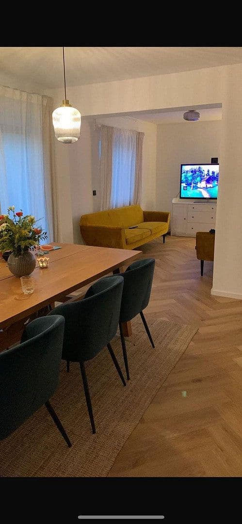Prenájom domu 250 m², pozemok 662 m², Flughafenstr., Karlsruhe, Bádensko-Wurttembersko Prenájom domu 250 m², pozemok 662 m², Flughafenstr., Karlsruhe, Bádensko-Wurttembersko