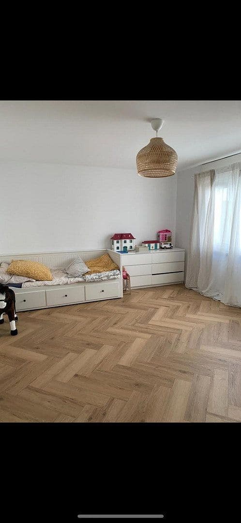 Prenájom domu 250 m², pozemok 662 m², Flughafenstr., Karlsruhe, Bádensko-Wurttembersko Prenájom domu 250 m², pozemok 662 m², Flughafenstr., Karlsruhe, Bádensko-Wurttembersko