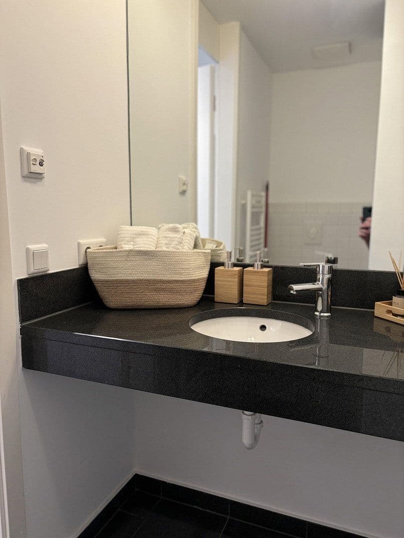 Prenájom bytu 1-izbový 41 m², Berlin, Berlín Prenájom bytu 1-izbový 41 m², Berlin, Berlín