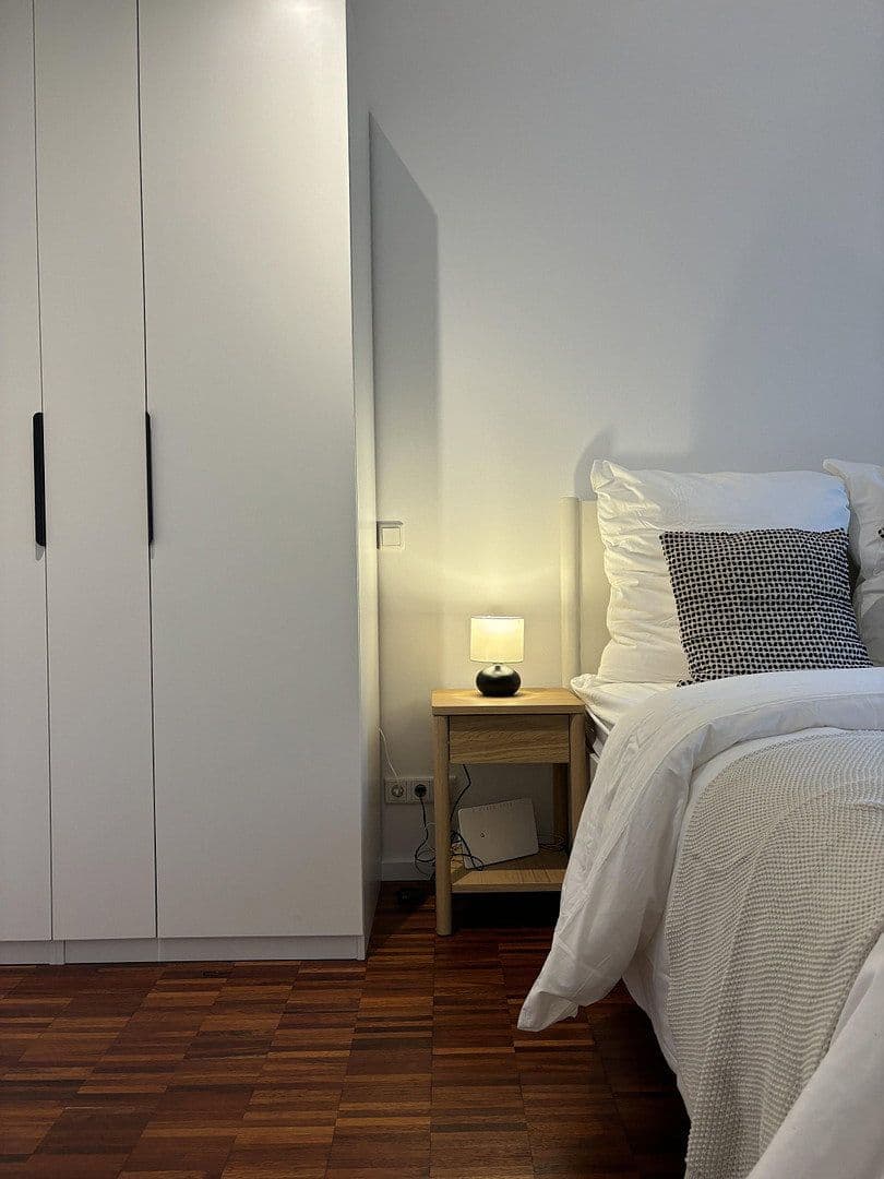 Prenájom bytu 1-izbový 41 m², Berlin, Berlín Prenájom bytu 1-izbový 41 m², Berlin, Berlín