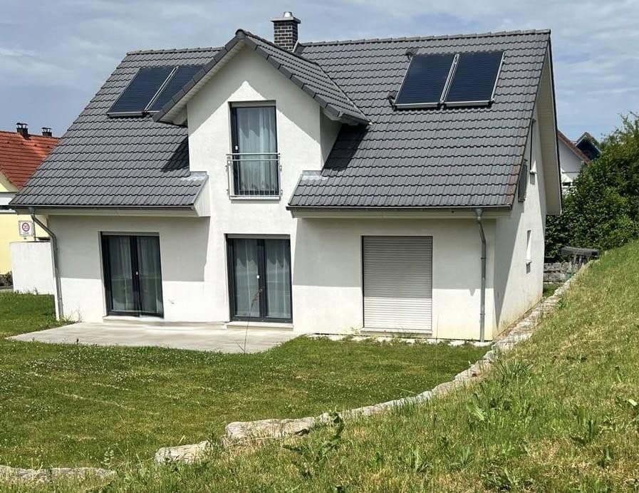 Predaj domu 142 m², pozemok 725 m², Heppachweg 2, Kirchberg an der Jagst, Bádensko-Wurttembersko Predaj domu 142 m², pozemok 725 m², Heppachweg 2, Kirchberg an der Jagst, Bádensko-Wurttembersko