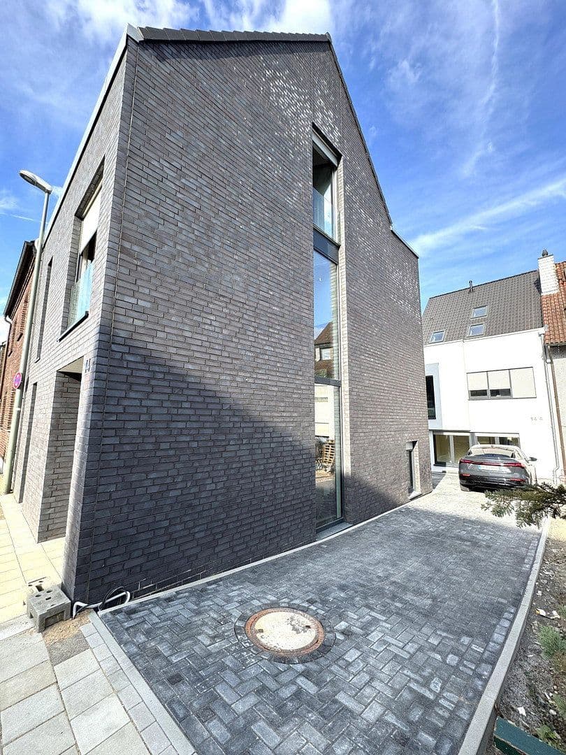 Prenájom domu 145 m², pozemok 180 m², Römerstr. 14, Meerbusch, Severné Porýnie - Westfálsko Prenájom domu 145 m², pozemok 180 m², Römerstr. 14, Meerbusch, Severné Porýnie - Westfálsko
