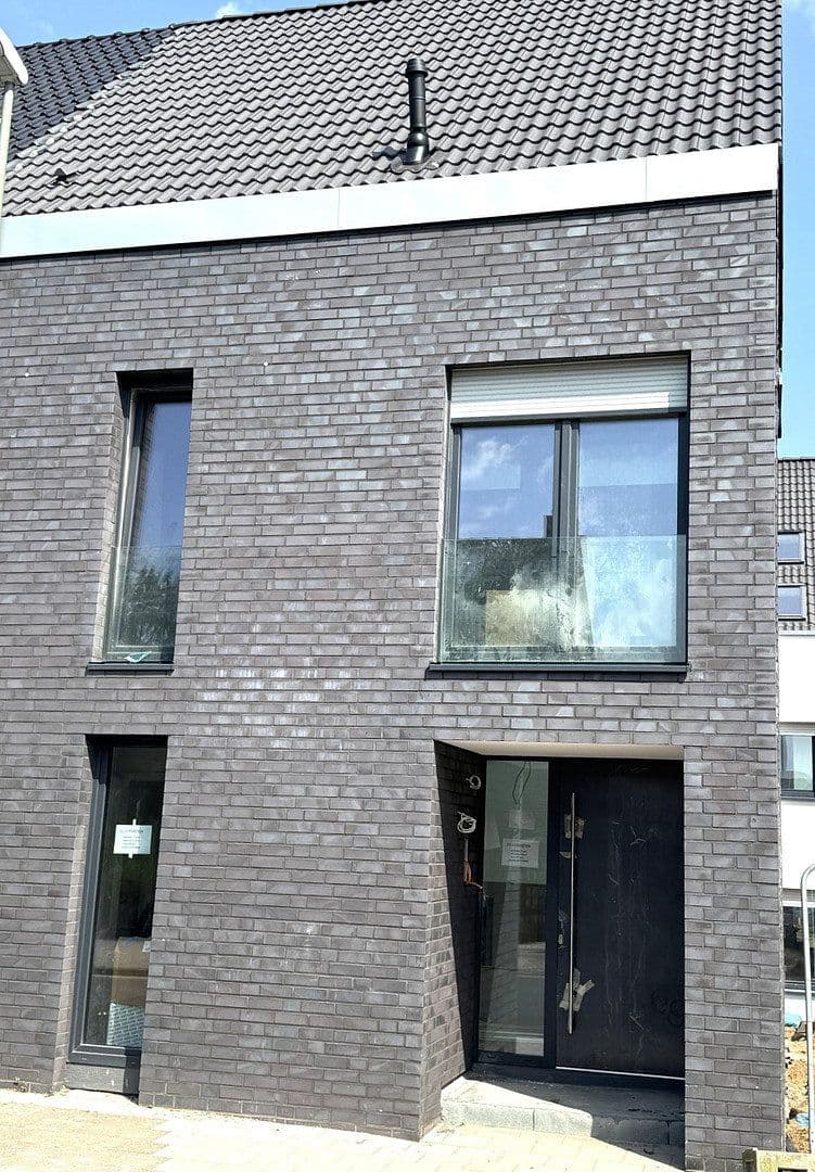Prenájom domu 145 m², pozemok 180 m², Römerstr. 14, Meerbusch, Severné Porýnie - Westfálsko Prenájom domu 145 m², pozemok 180 m², Römerstr. 14, Meerbusch, Severné Porýnie - Westfálsko