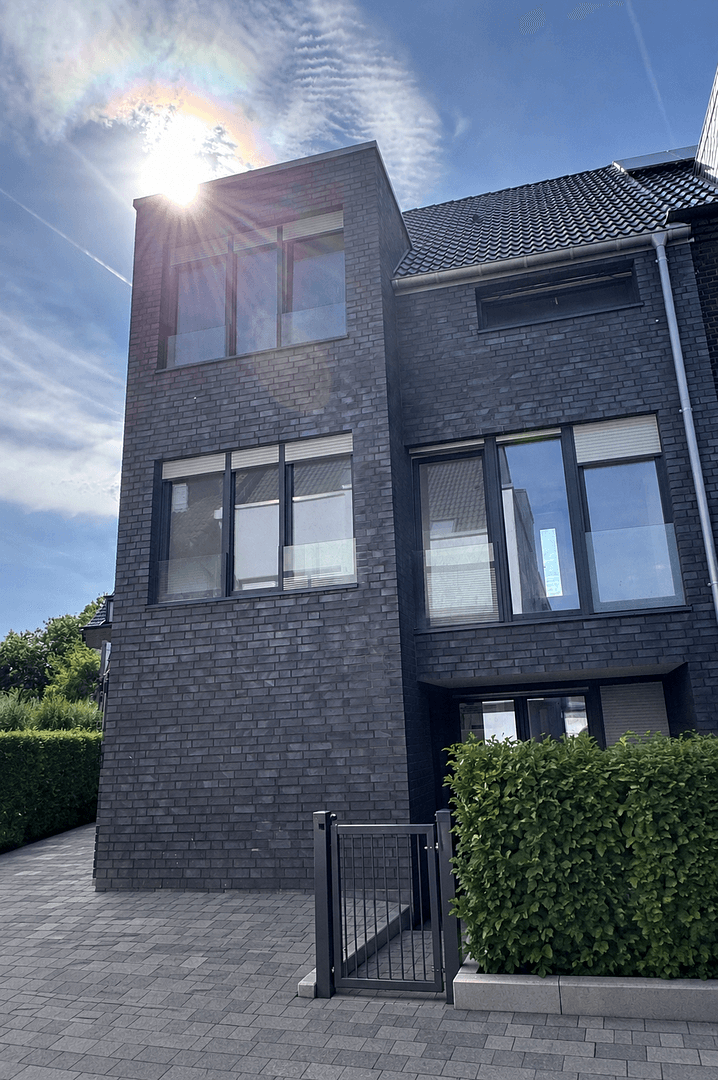 Prenájom domu 145 m², pozemok 180 m², Römerstr. 14, Meerbusch, Severné Porýnie - Westfálsko Prenájom domu 145 m², pozemok 180 m², Römerstr. 14, Meerbusch, Severné Porýnie - Westfálsko