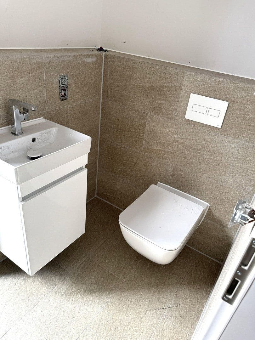 Prenájom domu 145 m², pozemok 180 m², Römerstr. 14, Meerbusch, Severné Porýnie - Westfálsko Prenájom domu 145 m², pozemok 180 m², Römerstr. 14, Meerbusch, Severné Porýnie - Westfálsko